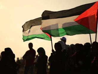 Ayağa Kalkın Lütfen !